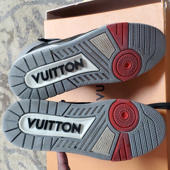 Louis Vuitton - Picture 4 of 10